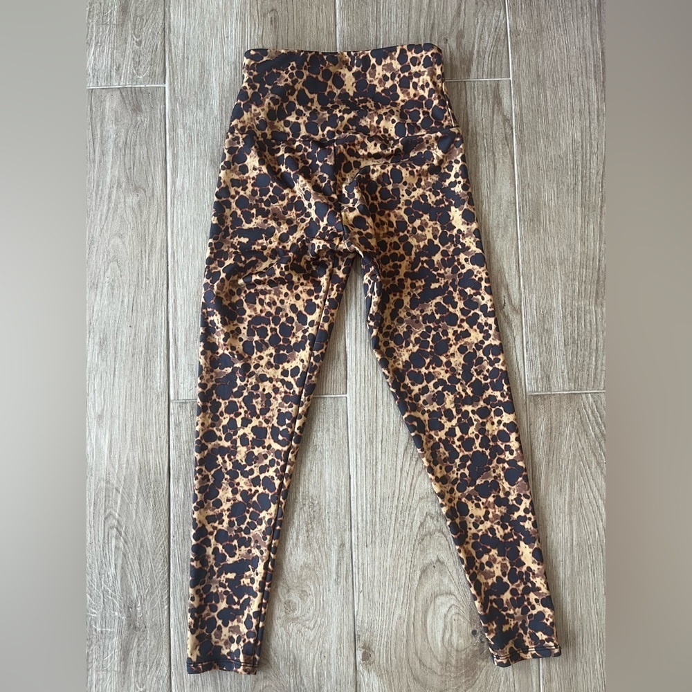 Onzie High Basic Tortoise Shell Leggings - Picture 7 of 7